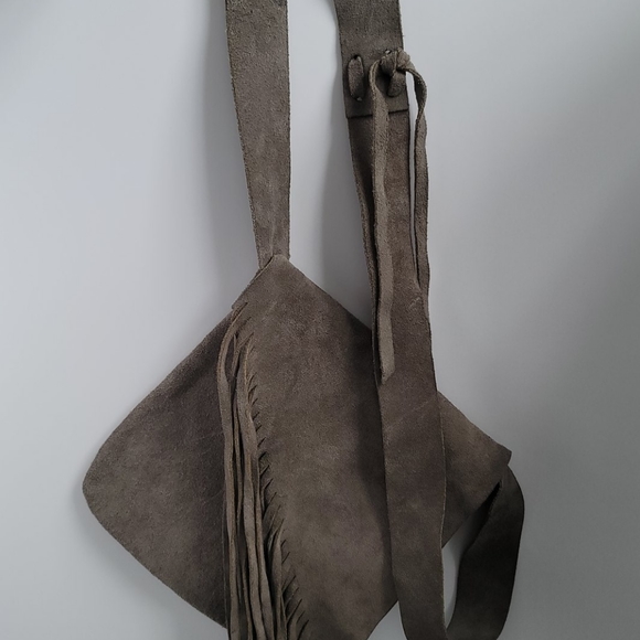 Lulu's gray fringe purse - Picture 6 of 7